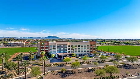 Holiday Inn Express and Suites Gilbert Mesa Gateway Airport By IHG