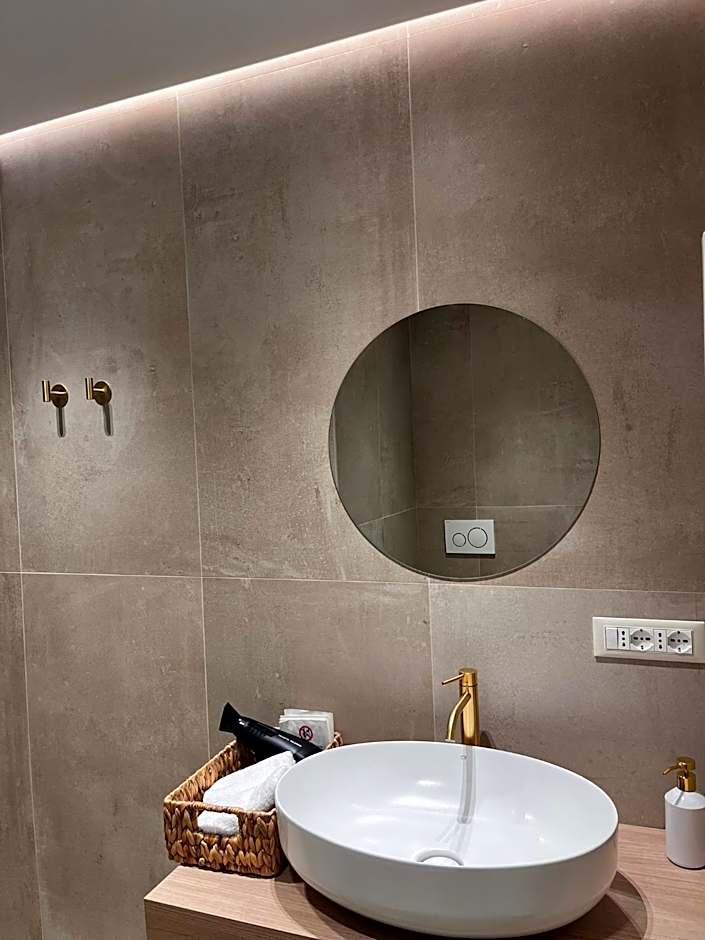 Adalesia Hotel & Coffee