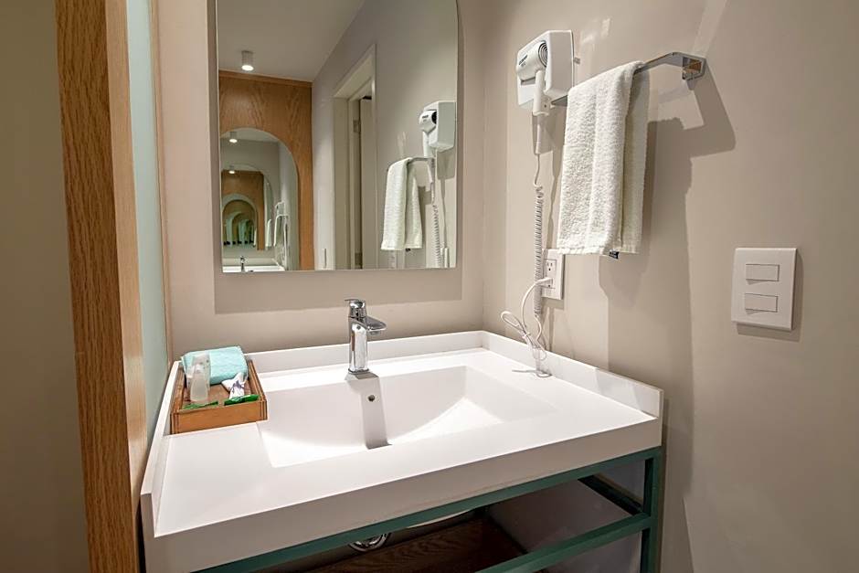 Oliva Plaza Hotel