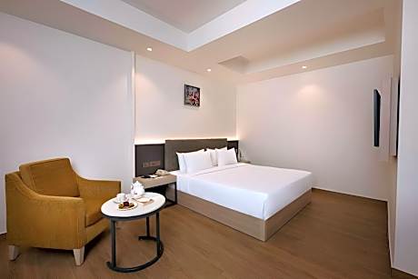 Deluxe Double Room - Avail 15% off on F&B,  10% off on Laundry & Enjoy Happy Hours with 2+1 offer & Welcome Drink on Arrival