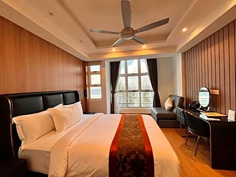 Deluxe Suite with Sea View