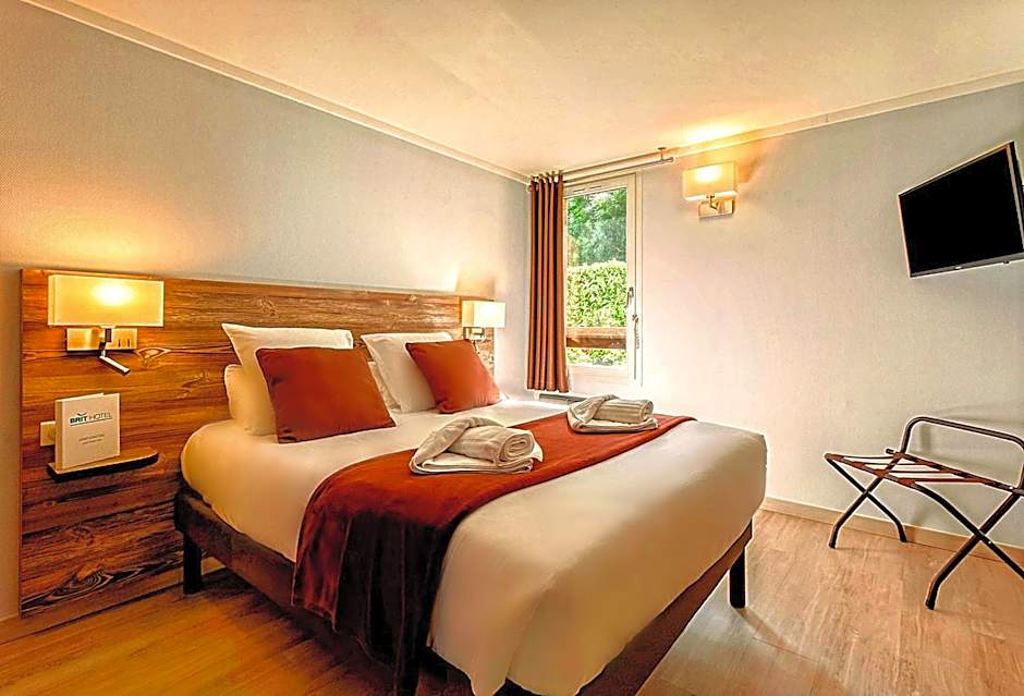 Brit Hotel Confort Pau Lons