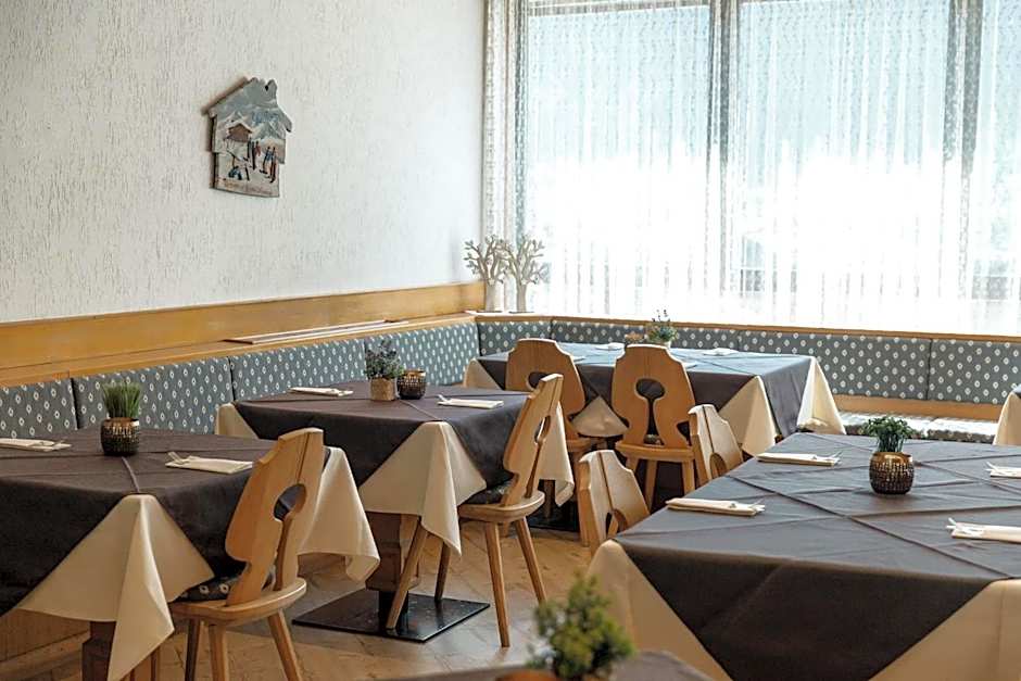 Hotel Al Bivio - Pizzeria, Pool & Sauna