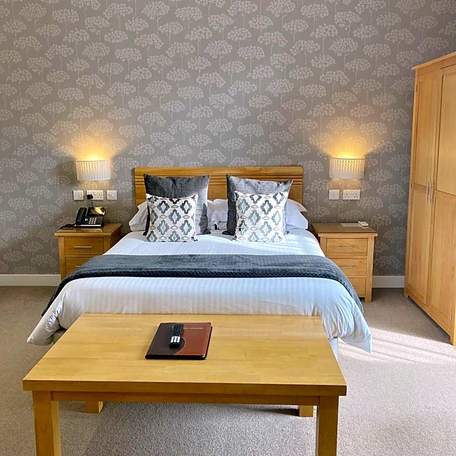 The Britannia Inn & Waves Restaurant