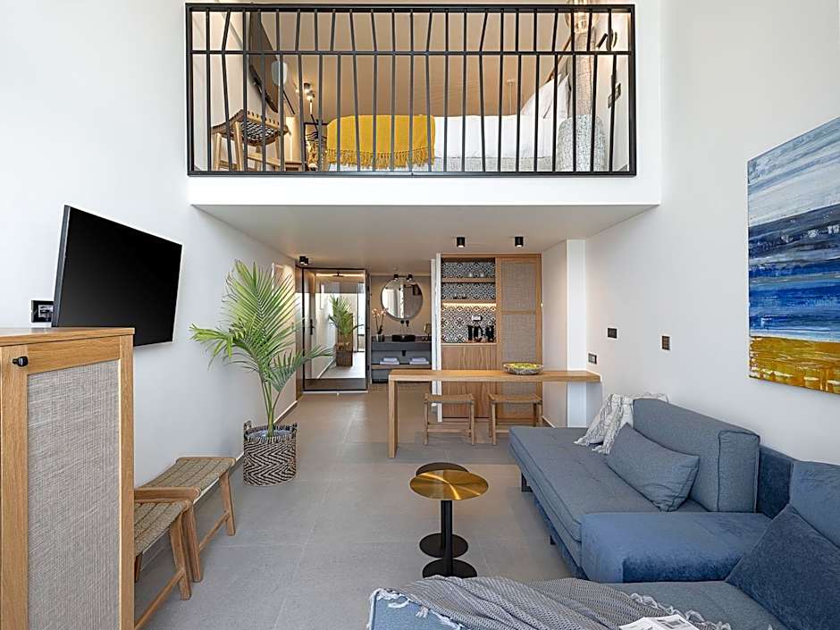 Calla Luxury Seafront Suites