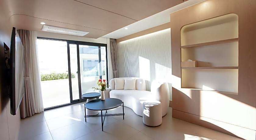 Busan H-AVENUE Hotel Seomyeon Station