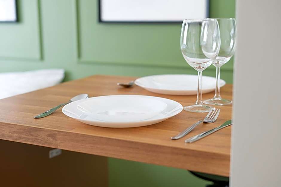 Oasis Airport Studios by RevalHome