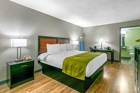 1 King Bed, Nonsmoking, Accessible