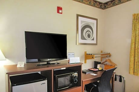 1 King Bed, Nonsmoking