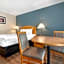 Econo Lodge Inn & Suites
