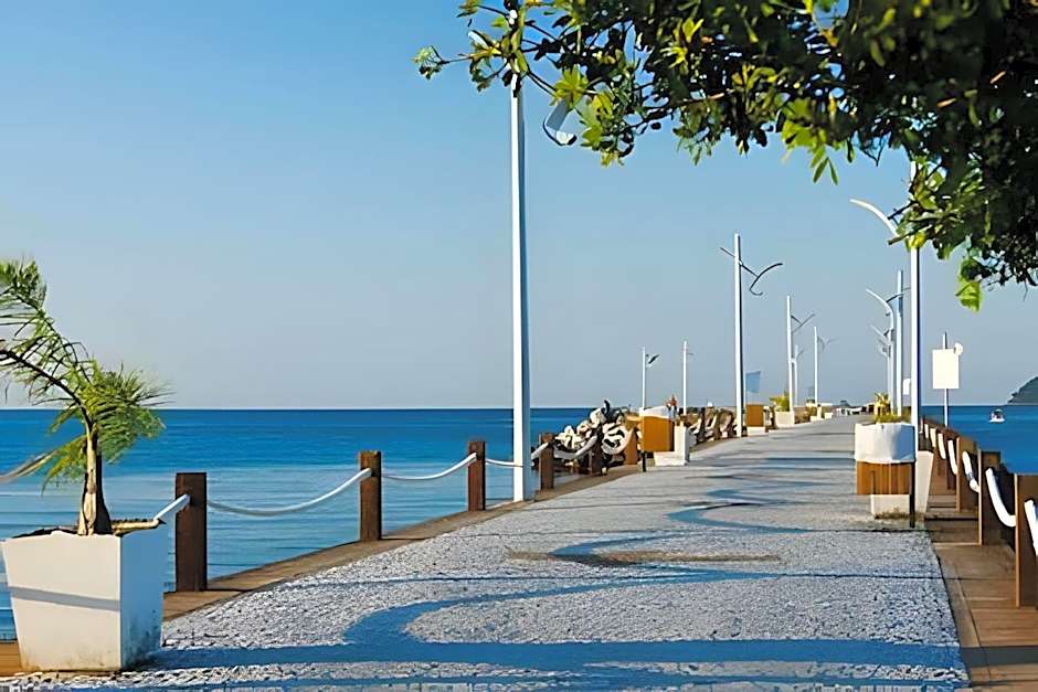 Celebrando a Vida! Piscina Aquecida, B. Carrero