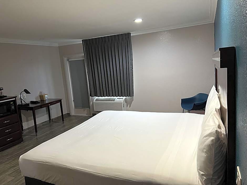 Studio 6 Suites Mesa AZ Near Downtown & Sloan Park