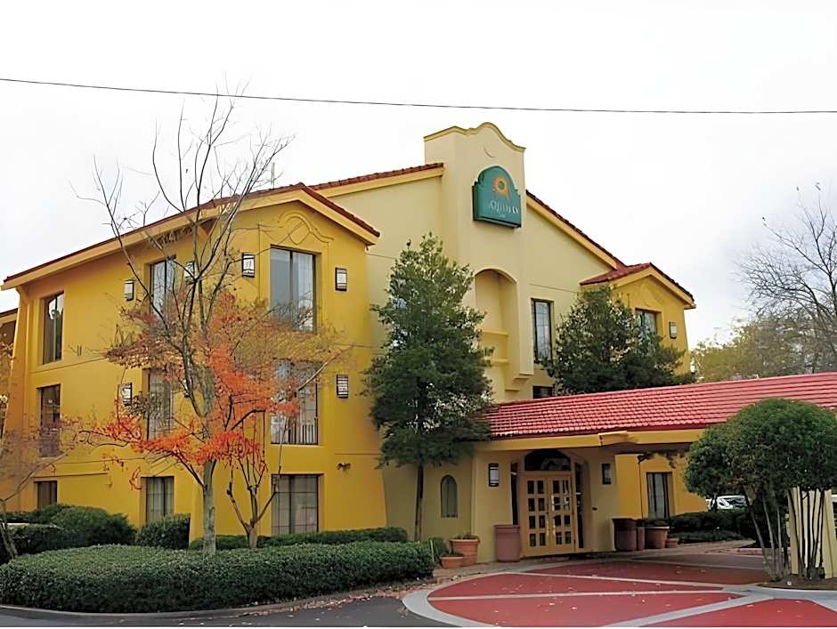 Budget Inn & Suite Atlanta Marietta Stadium