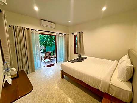 Bungalow with Garden View