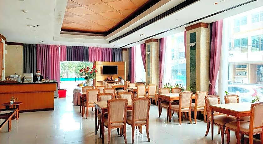 Summit Pavilion Hotel