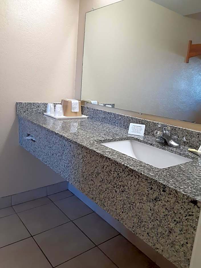 Hole Inn the Wall Hotel - Fort Walton Beach - Sunset Plaza - near Beaches & Hurlburt