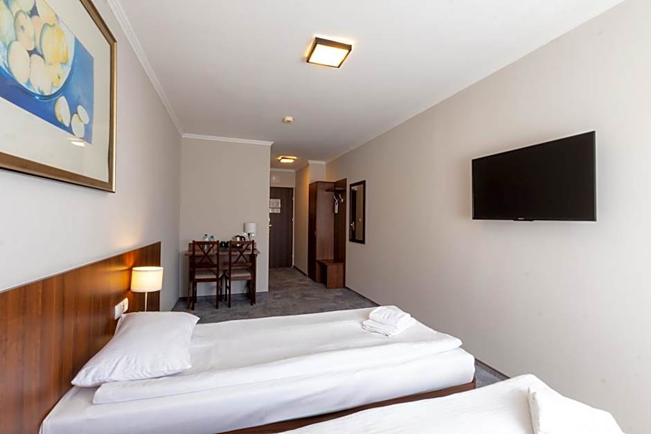 Hit Hotel
