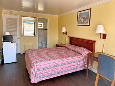 Deluxe Queen Suite