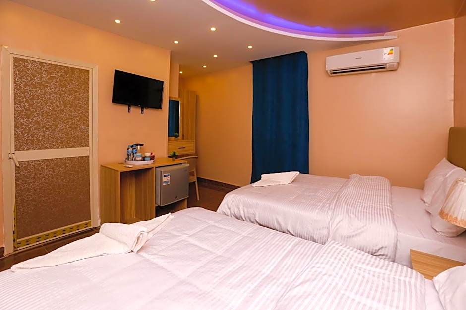 Pyramids Express View Hotel