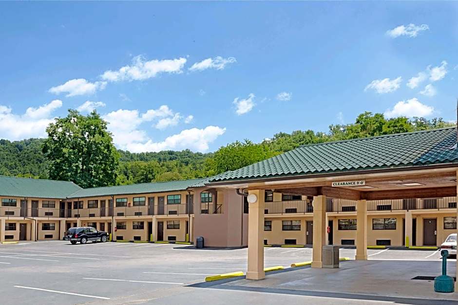 Days Inn by Wyndham Cherokee Near Casino