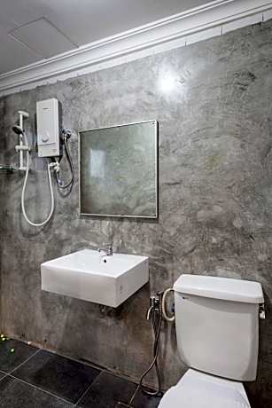 Standard Queen Room
