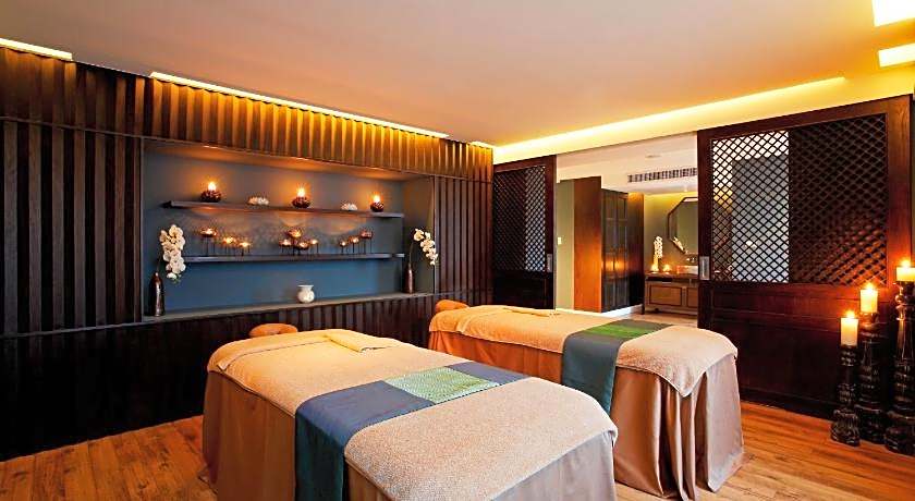 The Quarter Hualamphong by UHG