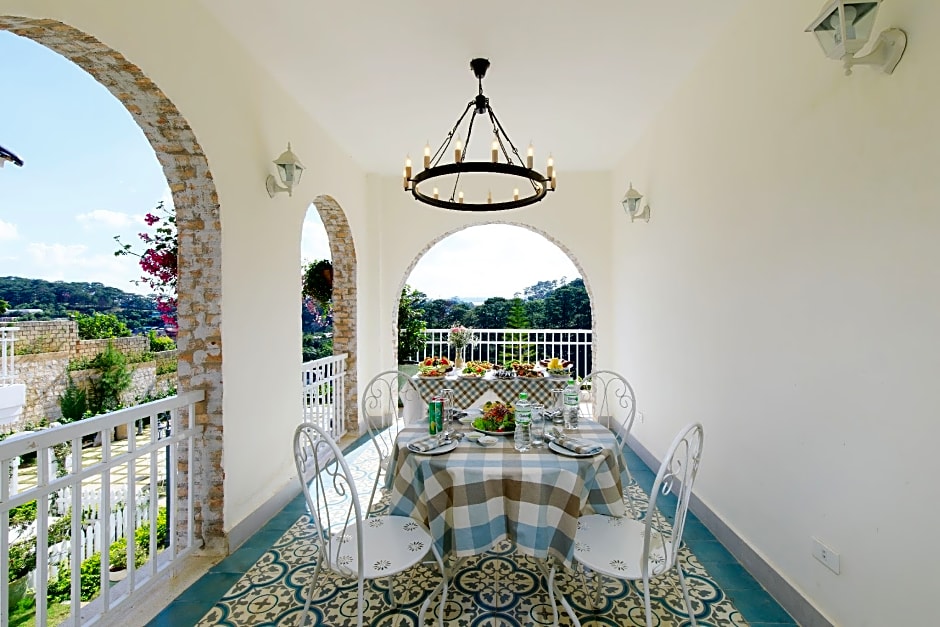 Dalat De Charme Village