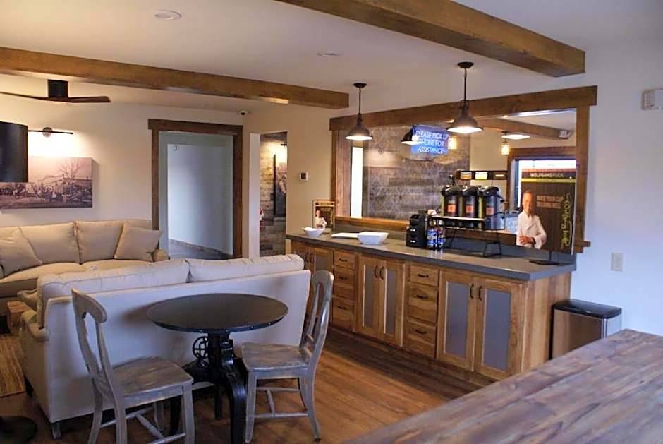 Boarders Inn & Suites by Cobblestone Hotels - Syracuse