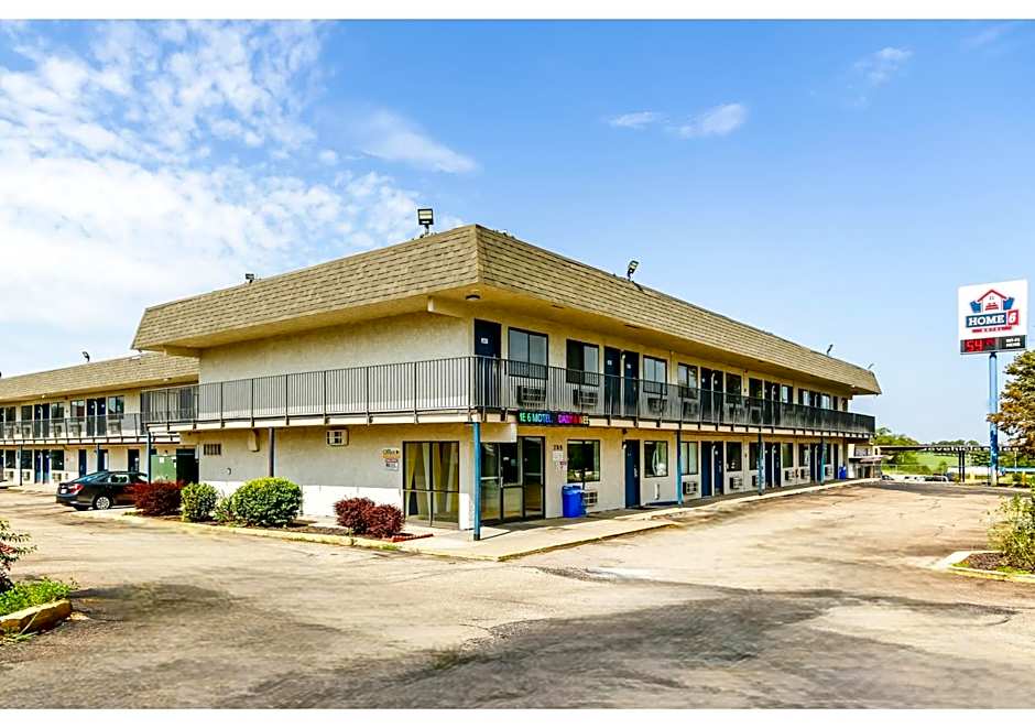 Home 6 by Townhouse Topeka KS I 70