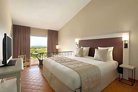 Deluxe Room with Sea and Golf Course View