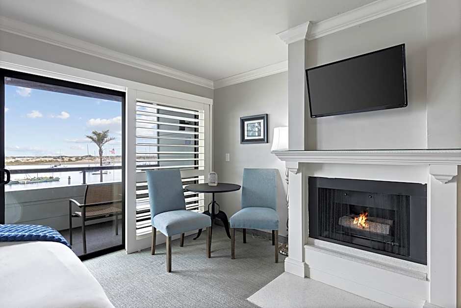 456 Embarcadero Inn & Suites