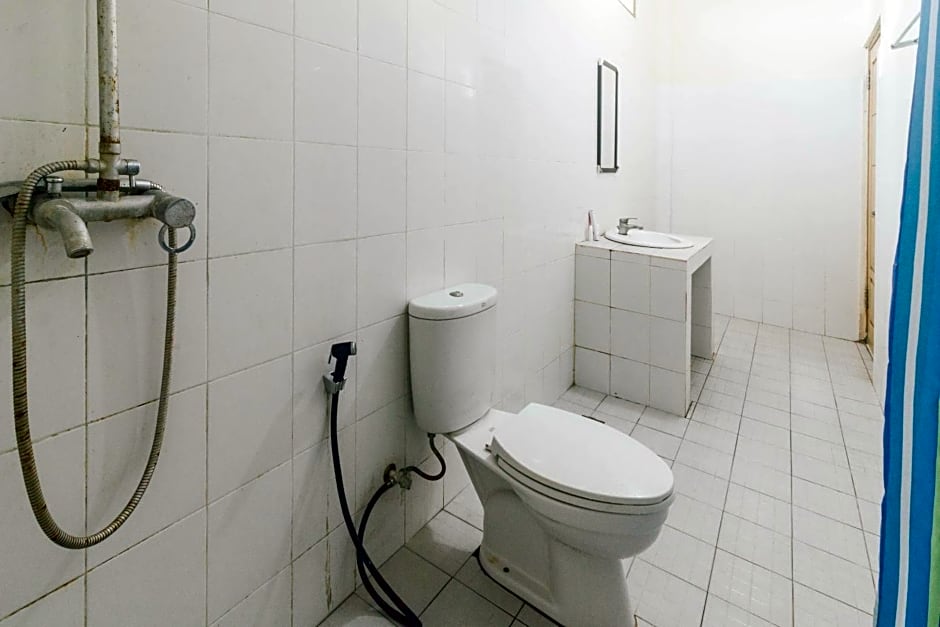 OYO 1688 Collin Beach Hotel