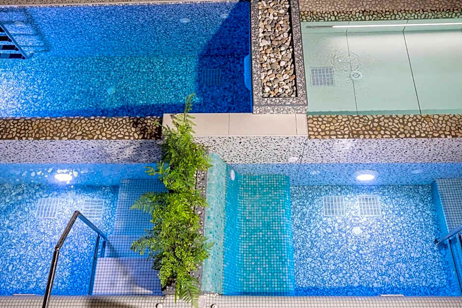 Pearl SeaBreeze Suites