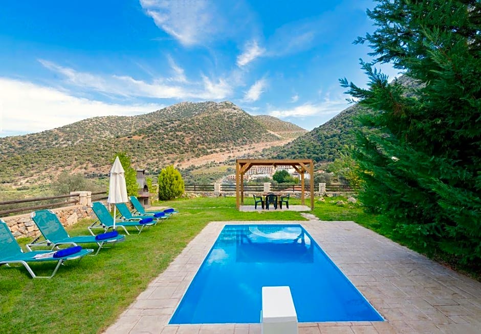 VILLA UPHORIA  with private pool and garden