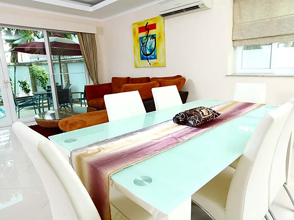 Hidden Palm Pool Villas