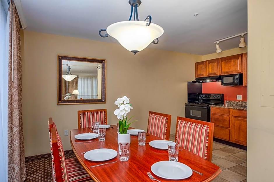 Clarion Collection Arlington Court Suites Hotel