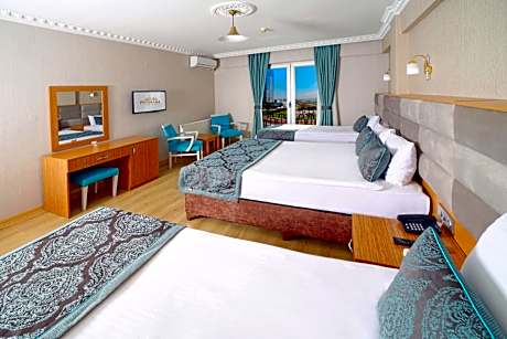 Deluxe Triple Room with Sea View