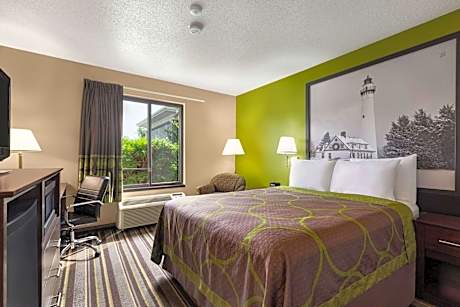1 Queen Bed Mobility Accessible Room Non-Smoking