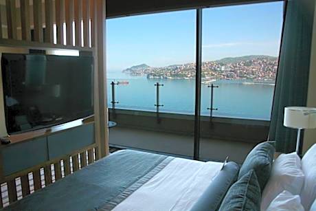 Deluxe Sea View Suite