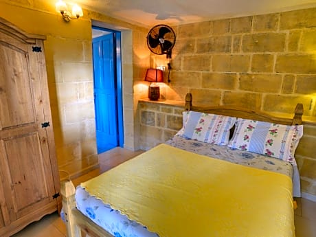 Bungalow-Comfort-Ensuite with Shower-Pool View-Room n° 4