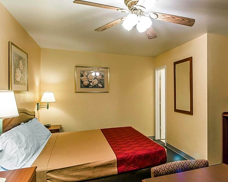 Econo Lodge Bartlesville Hwy 75