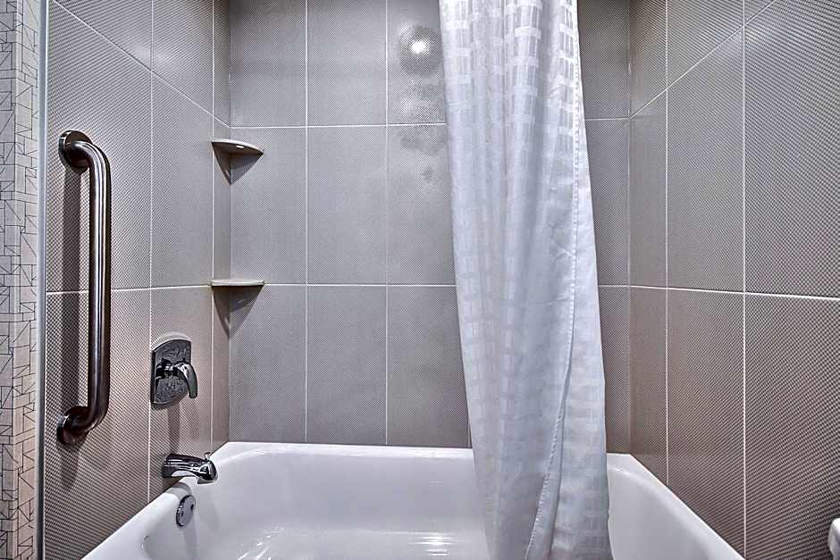 Comfort Inn And Suites South