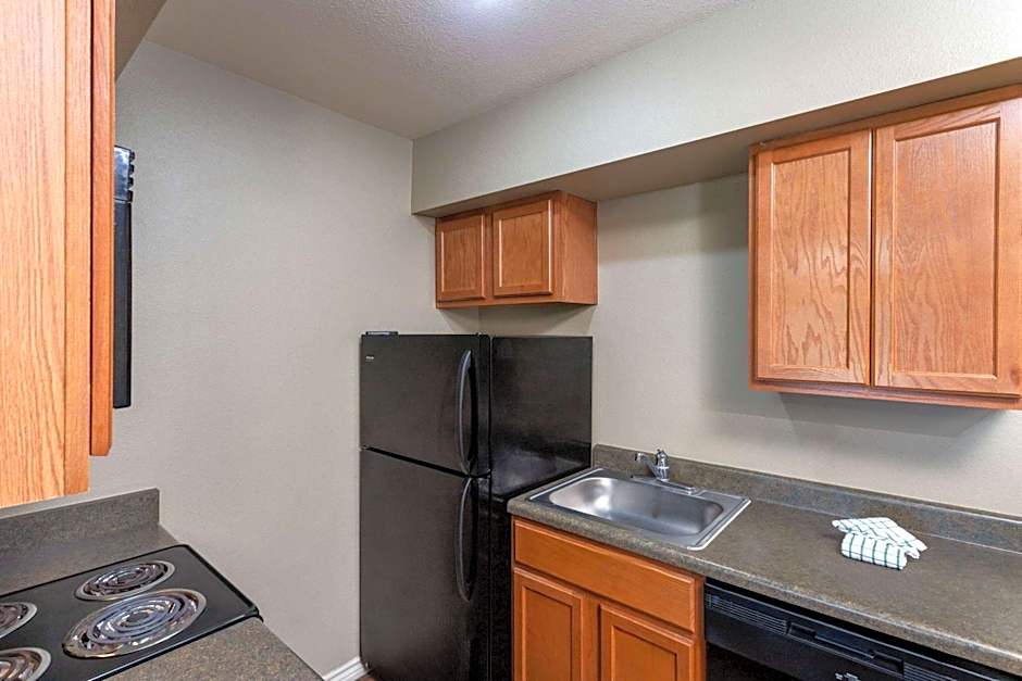 Eagle's Den Suites Kenedy a Travelodge by Wyndham