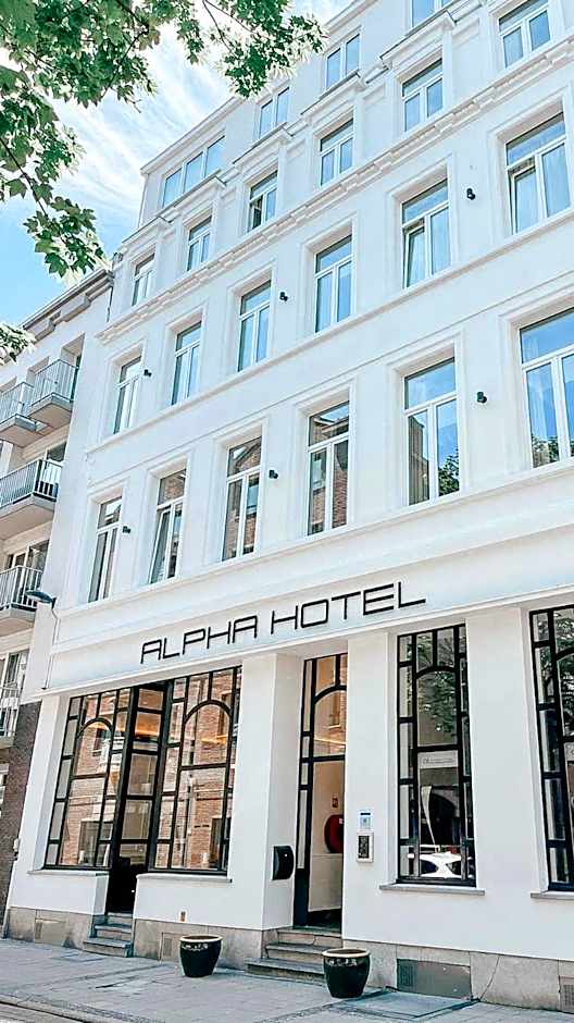 Zdjęcie 1 z 45 — Alpha Hotel