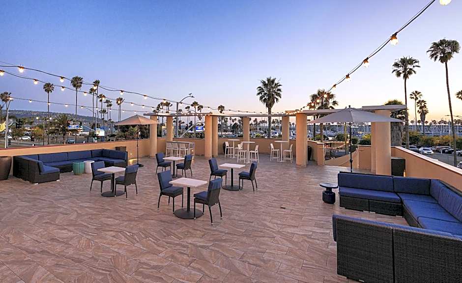 Redondo Beach Hotel, Tapestry Collection by Hilton