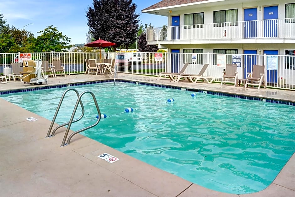 Motel 6 Troutdale OR Portland East, 1610 North Frontage Rd Troutdale US