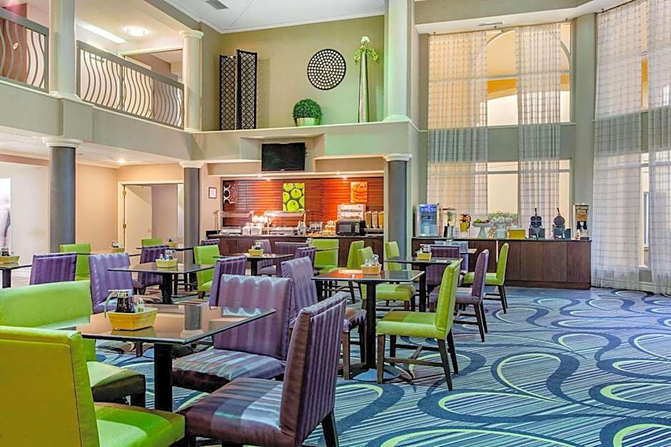 La Quinta Inn & Suites by Wyndham Raleigh Durham International Airport