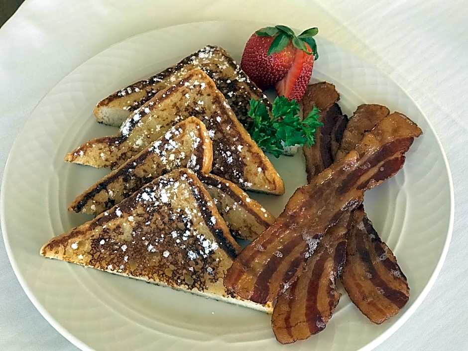 The Oaks Waterfront Hotel