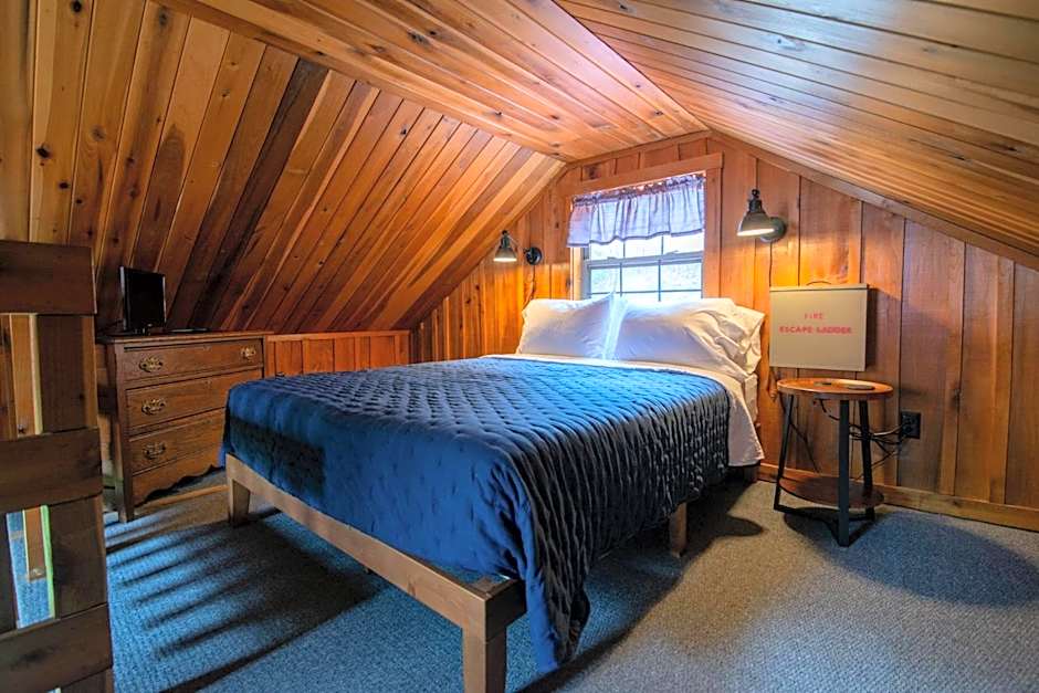 Moore House Inn & Cabins