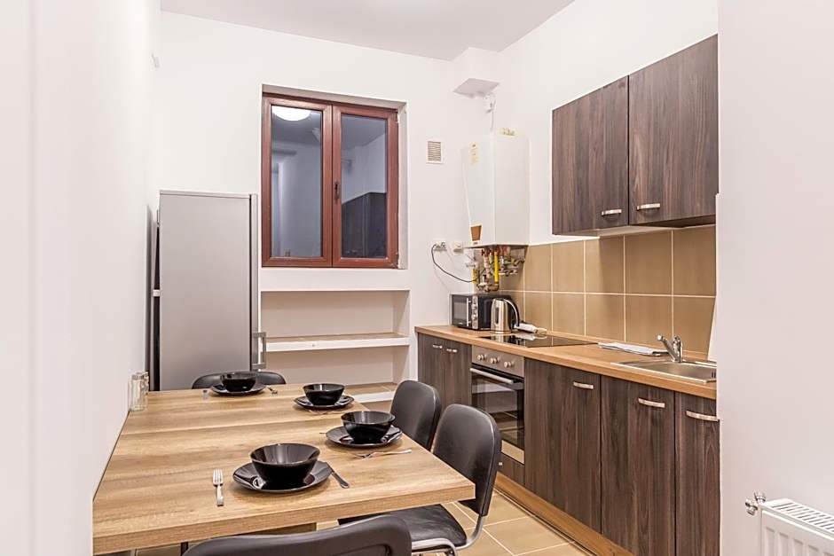 CHÂTEAU: Upscale Suites in Bucharest's Historical Center!